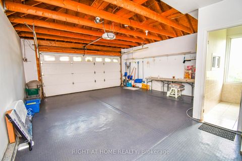 Photo 11 at 11 Thackeray Crescent, Letitia Heights, Barrie