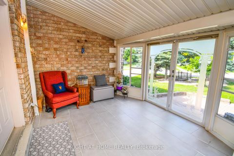 Photo 13 at 11 Thackeray Crescent, Letitia Heights, Barrie