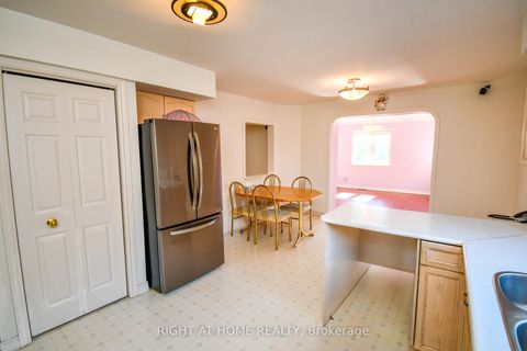 Photo 19 at 11 Thackeray Crescent, Letitia Heights, Barrie