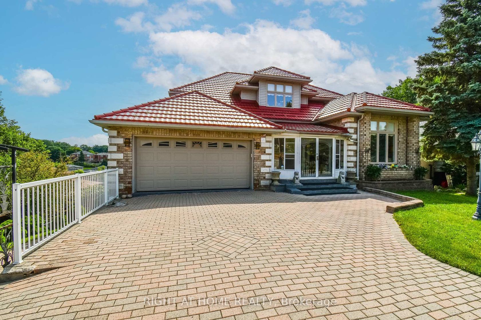 11 Thackeray Crescent, Letitia Heights, Barrie photo number 2