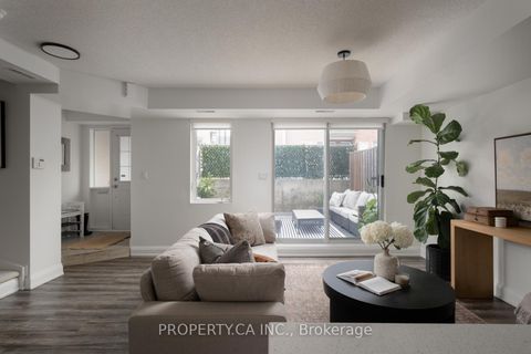 Photo 3 at 133 - 25 Turntable Crescent, Junction, Toronto