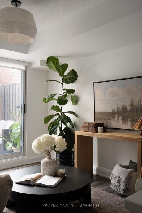 Photo 4 at 133 - 25 Turntable Crescent, Junction, Toronto