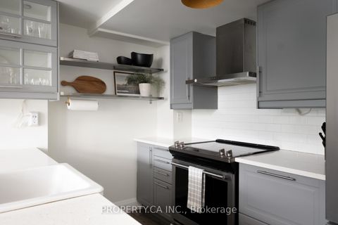 Photo 8 at 133 - 25 Turntable Crescent, Junction, Toronto