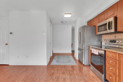 Photo 10 at 24 - 37 Four Winds Drive, York University Heights, Toronto