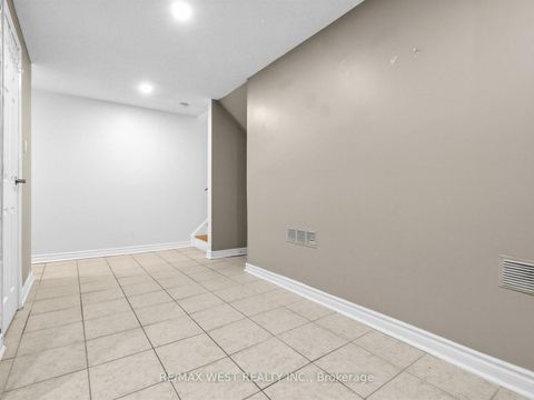 Photo 15 at 117 - 246 Milestone Crescent, Aurora Village, Aurora