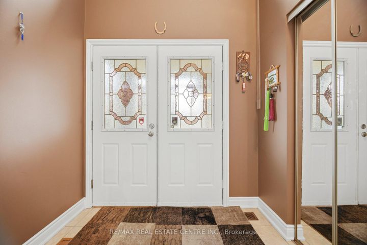 Photo 9 at 4616 Owl Circle, Hurontario, Mississauga