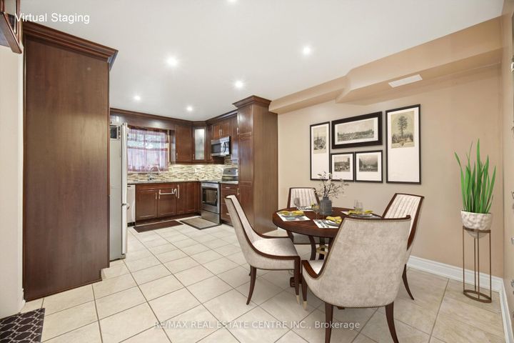 Photo 12 at 4616 Owl Circle, Hurontario, Mississauga