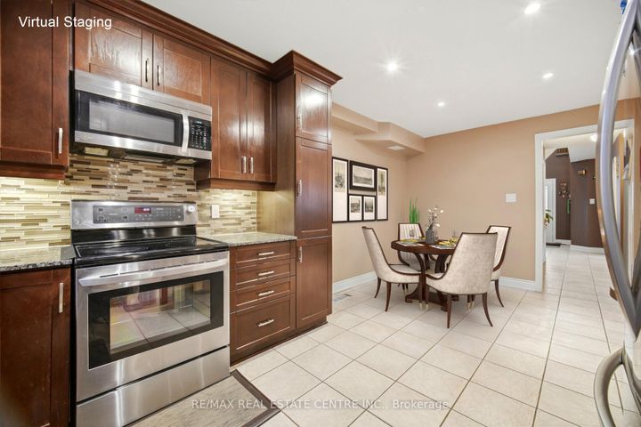 Photo 13 at 4616 Owl Circle, Hurontario, Mississauga