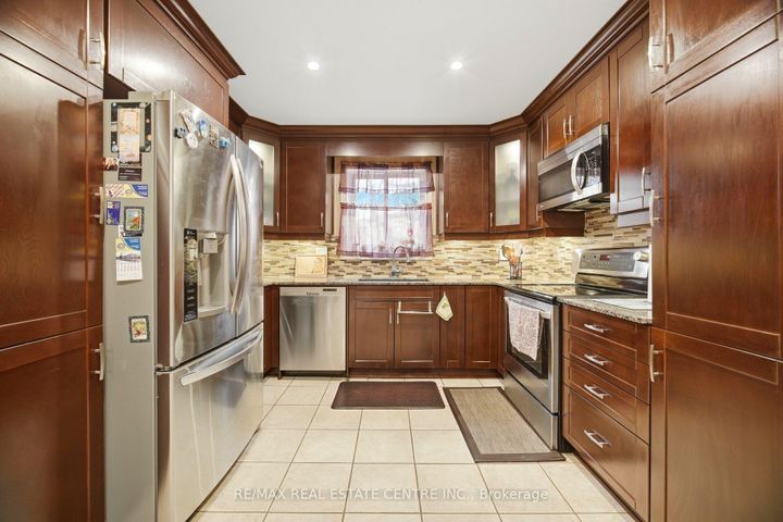 Photo 14 at 4616 Owl Circle, Hurontario, Mississauga