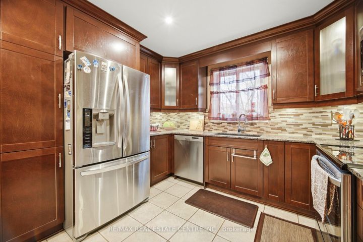 Photo 15 at 4616 Owl Circle, Hurontario, Mississauga