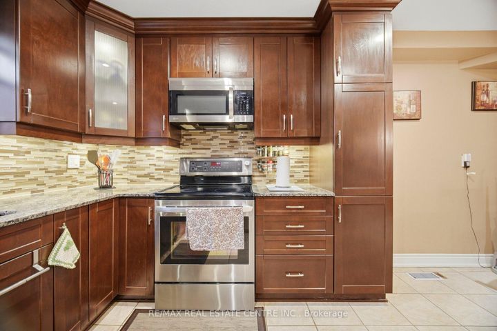 Photo 16 at 4616 Owl Circle, Hurontario, Mississauga