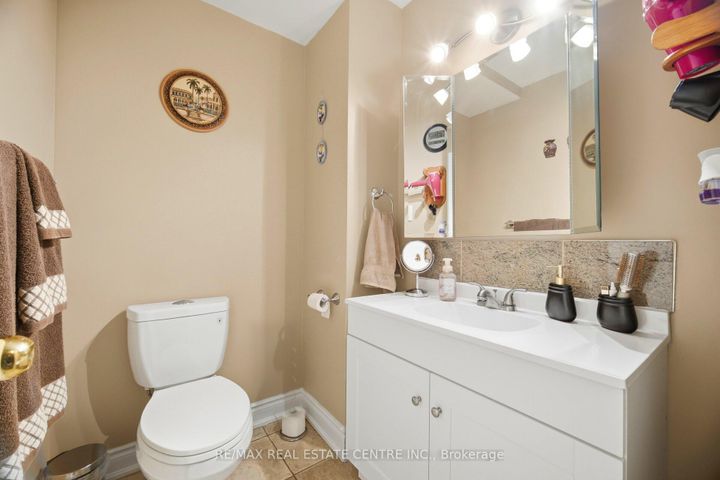 Photo 19 at 4616 Owl Circle, Hurontario, Mississauga