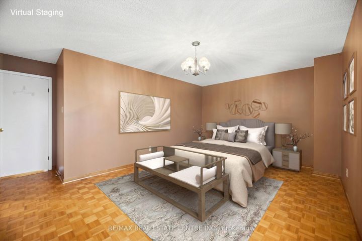 Photo 20 at 4616 Owl Circle, Hurontario, Mississauga