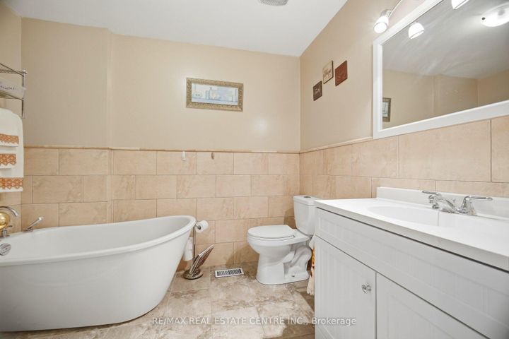 Photo 22 at 4616 Owl Circle, Hurontario, Mississauga