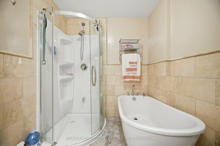 Photo 24 at 4616 Owl Circle, Hurontario, Mississauga