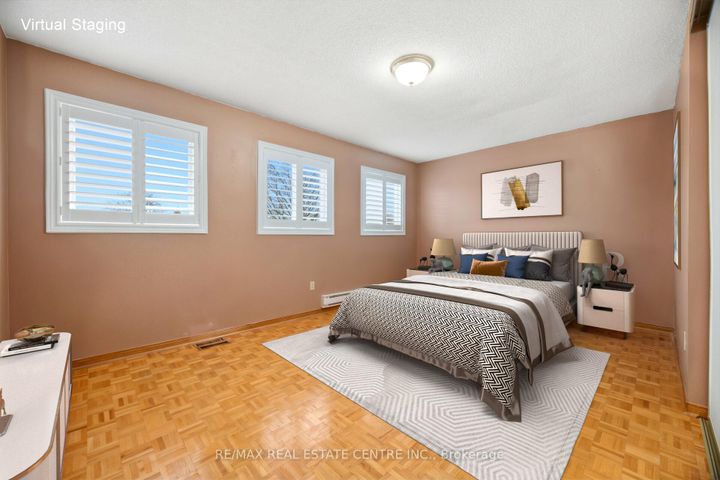 Photo 25 at 4616 Owl Circle, Hurontario, Mississauga
