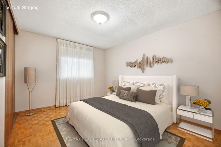 Photo 27 at 4616 Owl Circle, Hurontario, Mississauga