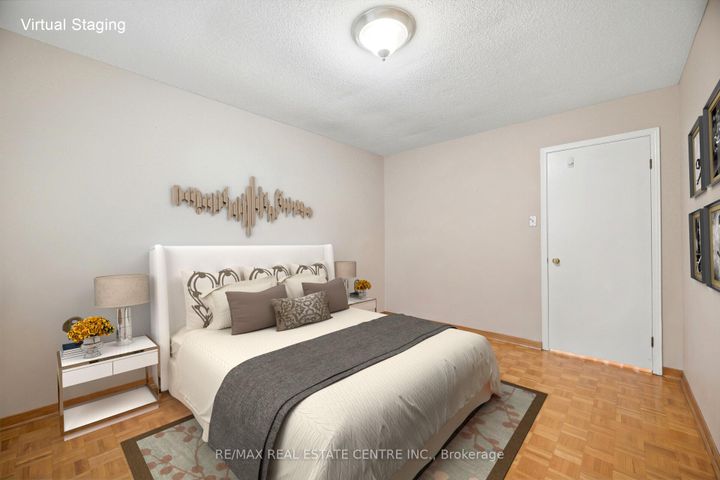 Photo 28 at 4616 Owl Circle, Hurontario, Mississauga