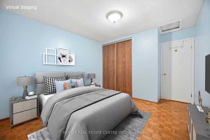 Photo 30 at 4616 Owl Circle, Hurontario, Mississauga