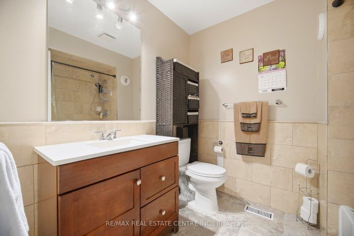 Photo 31 at 4616 Owl Circle, Hurontario, Mississauga