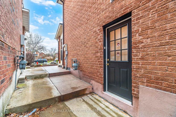 Photo 33 at 4616 Owl Circle, Hurontario, Mississauga