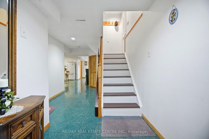 Photo 34 at 4616 Owl Circle, Hurontario, Mississauga