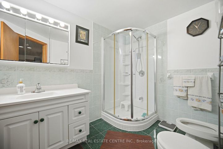 Photo 38 at 4616 Owl Circle, Hurontario, Mississauga