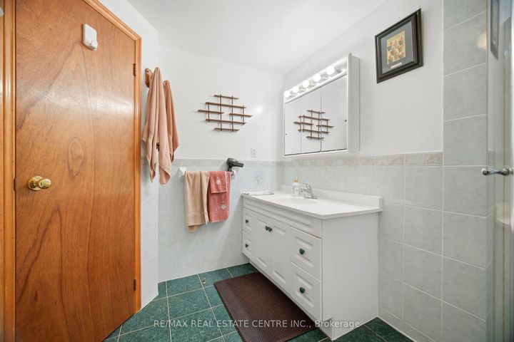 Photo 39 at 4616 Owl Circle, Hurontario, Mississauga