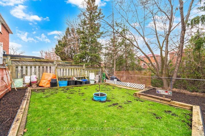 Photo 48 at 4616 Owl Circle, Hurontario, Mississauga