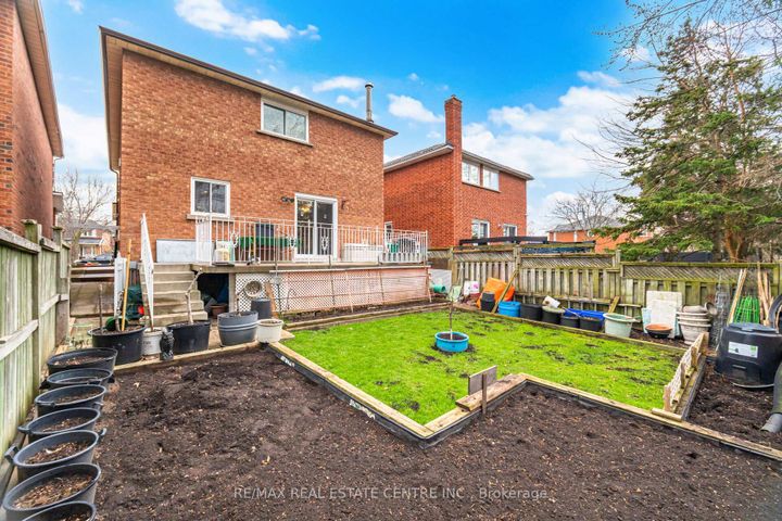 Photo 49 at 4616 Owl Circle, Hurontario, Mississauga