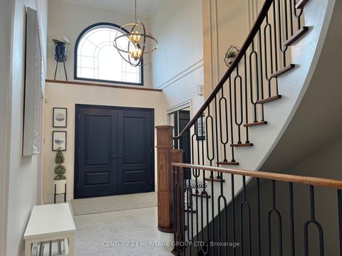 Photo 4 at 12 Lavinio Court, Maple, Vaughan