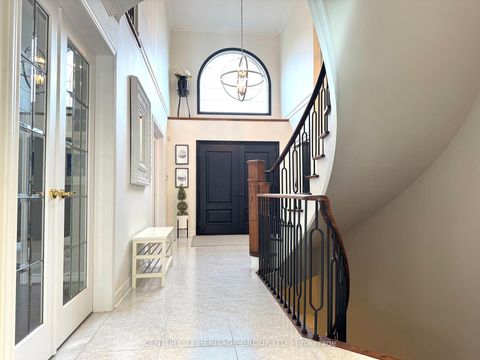 Photo 5 at 12 Lavinio Court, Maple, Vaughan