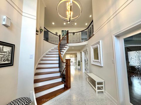 Photo 6 at 12 Lavinio Court, Maple, Vaughan