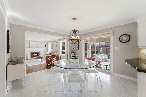 Photo 8 at 12 Lavinio Court, Maple, Vaughan