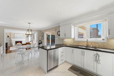 Photo 10 at 12 Lavinio Court, Maple, Vaughan