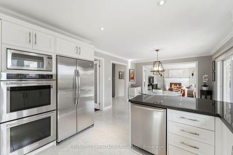 Photo 11 at 12 Lavinio Court, Maple, Vaughan