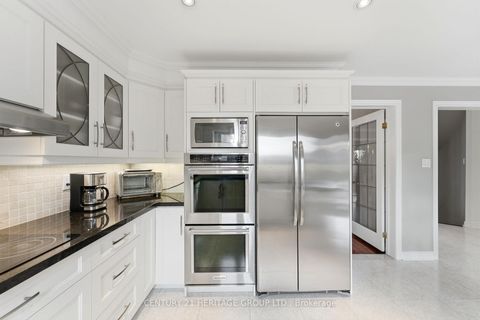 Photo 12 at 12 Lavinio Court, Maple, Vaughan