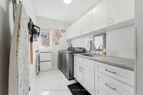 Photo 14 at 12 Lavinio Court, Maple, Vaughan