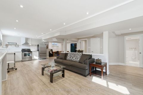 Photo 30 at 12 Lavinio Court, Maple, Vaughan