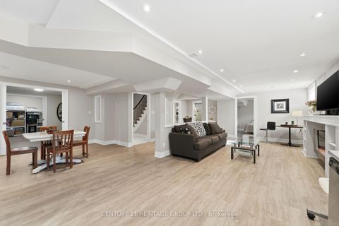 Photo 32 at 12 Lavinio Court, Maple, Vaughan