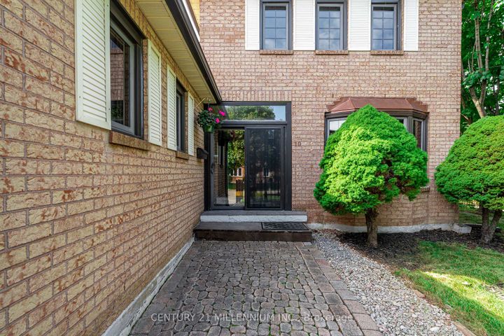 Photo 2 at 10 Phelps Drive, Northwood Park, Brampton