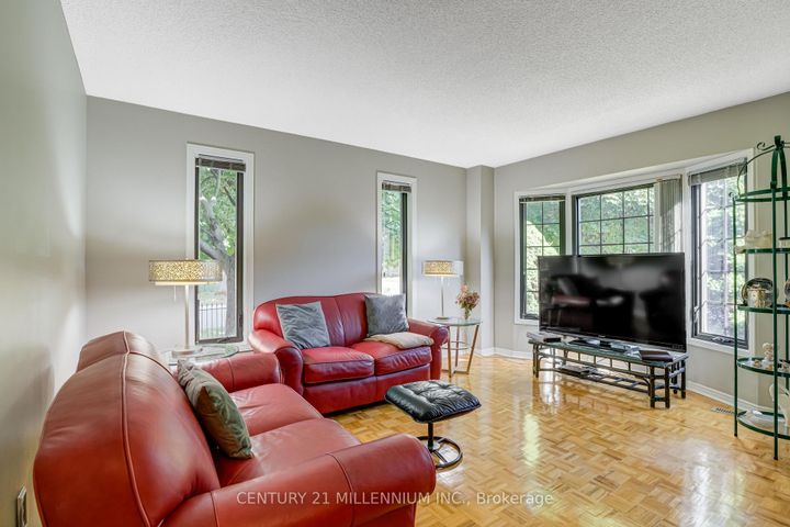 Photo 4 at 10 Phelps Drive, Northwood Park, Brampton