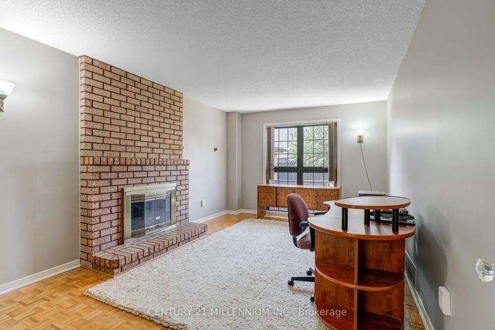 Photo 7 at 10 Phelps Drive, Northwood Park, Brampton