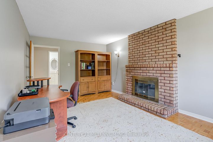 Photo 8 at 10 Phelps Drive, Northwood Park, Brampton