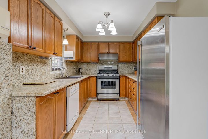 Photo 10 at 10 Phelps Drive, Northwood Park, Brampton