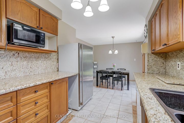 Photo 11 at 10 Phelps Drive, Northwood Park, Brampton