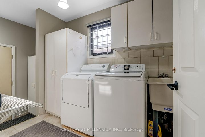 Photo 15 at 10 Phelps Drive, Northwood Park, Brampton