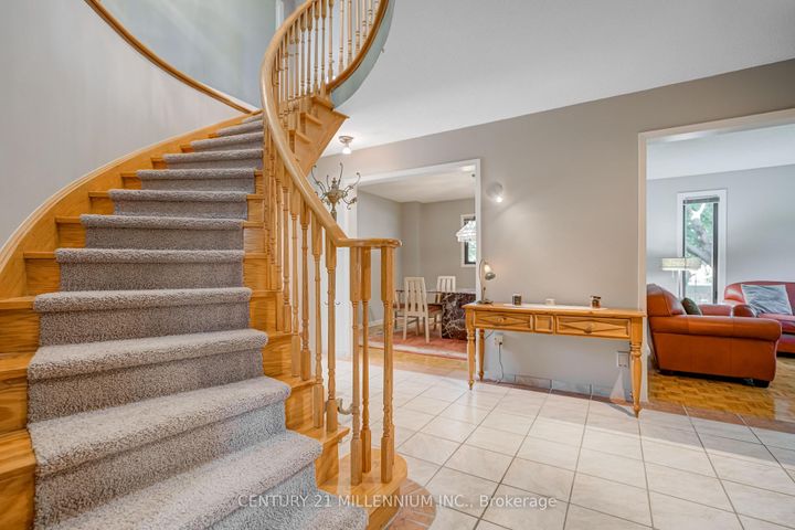 Photo 17 at 10 Phelps Drive, Northwood Park, Brampton