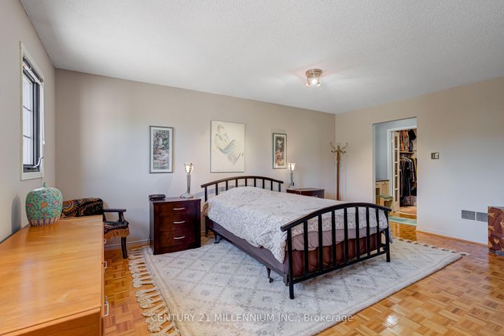 Photo 19 at 10 Phelps Drive, Northwood Park, Brampton