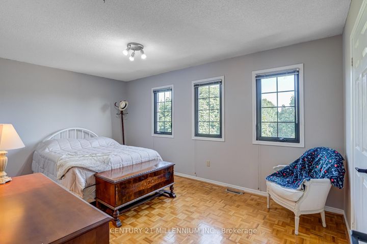 Photo 22 at 10 Phelps Drive, Northwood Park, Brampton